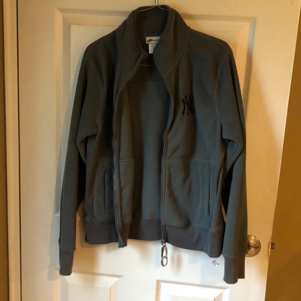 Gently worn NY Yankees fleece